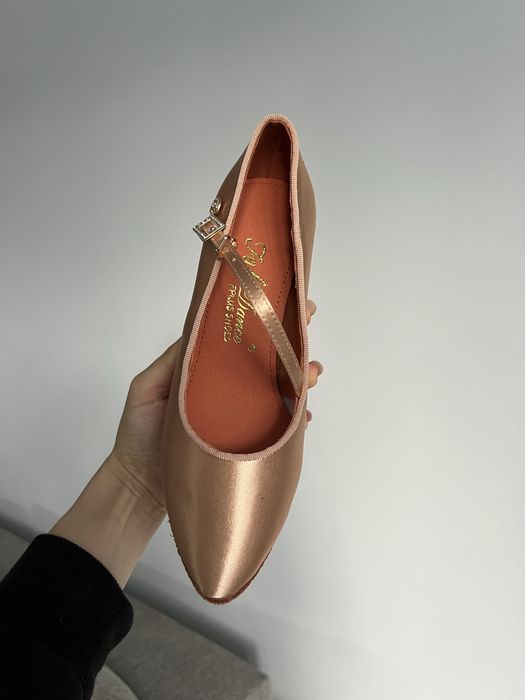 Нові туфлі для європейської програми