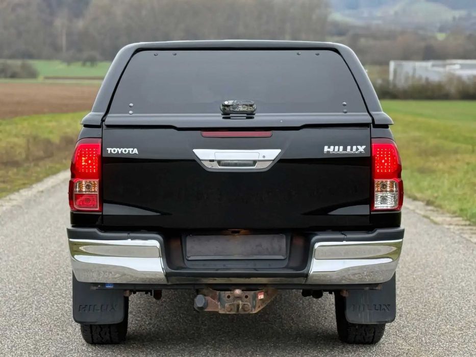 Toyota Hilux 2.4 D-4D Double Cab SR5 4x4      2017