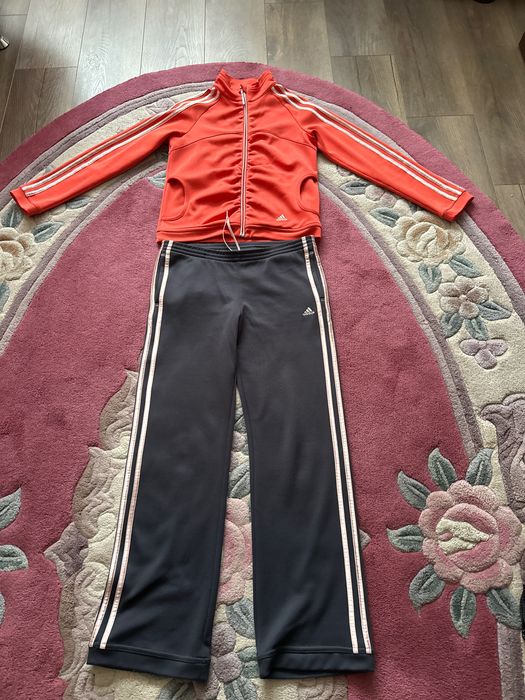 Женский спортивный костюм