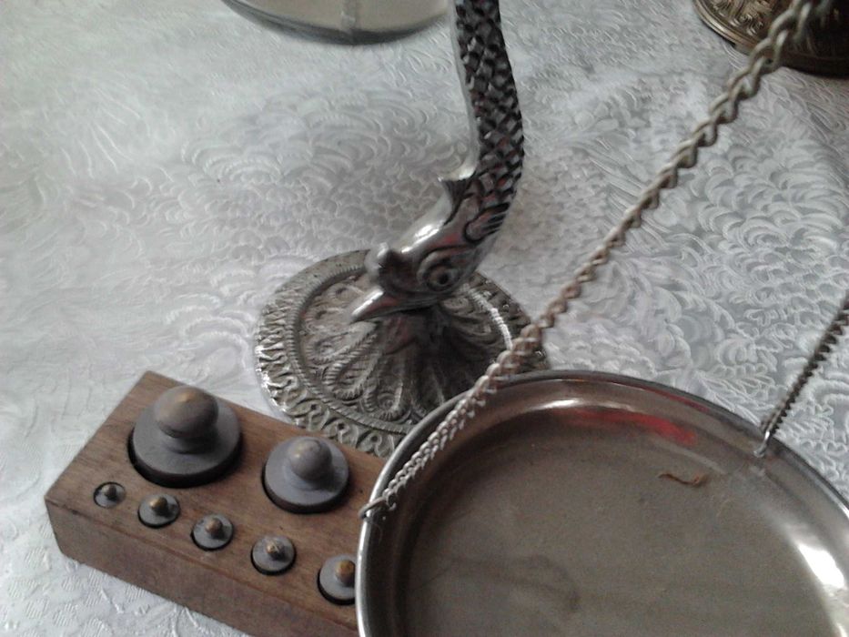 BALANÇA -balança de coluna com estojo de pesos