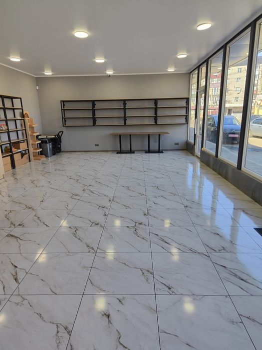 Терміновий продаж комерційного приміщення 60 м² з ремонтом, санвузлом та панорамним фасадом!