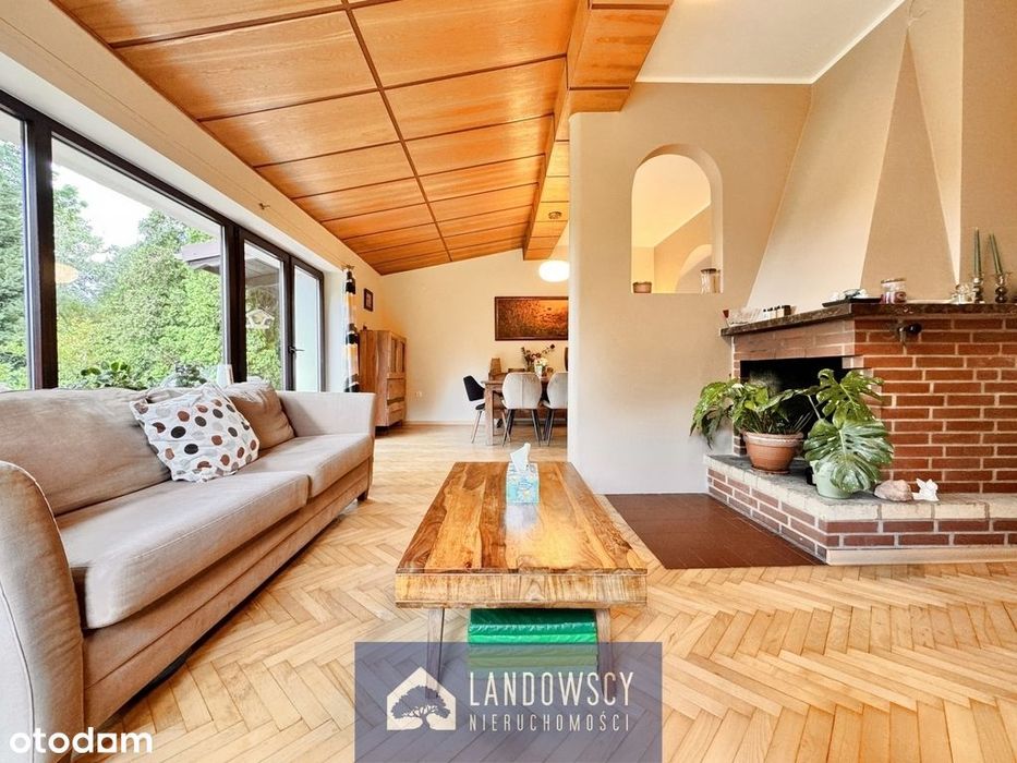 Dom pod miastem z ogromną działką pod działalność.