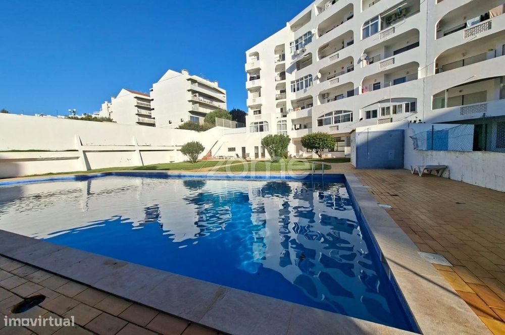 Apartamento T0+1 - Em condomínio com piscina.
