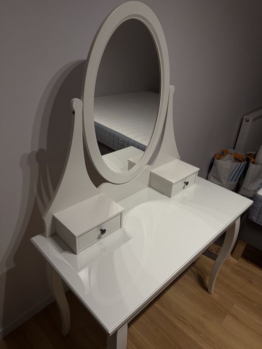 Toaletka IKEA z lustrem – biała – stan idealny