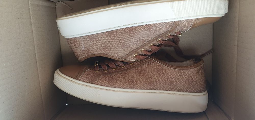Сникерсы мужские Guess