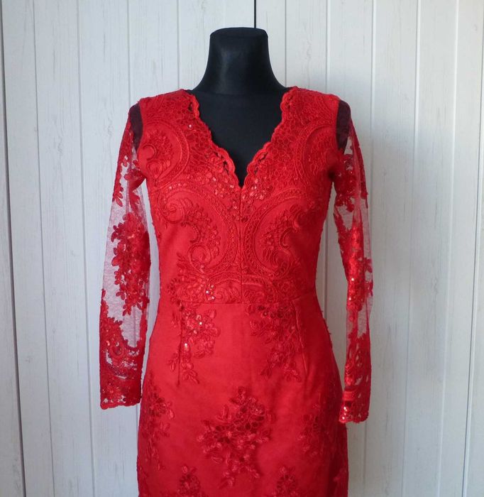 Czerwona koronkowa sukienka z cekinami Emo XS S