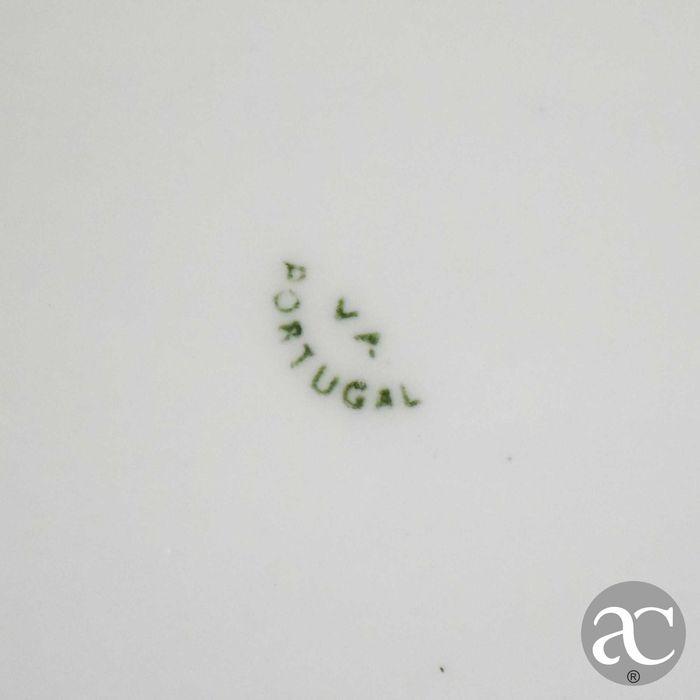 Travessa em porcelana Vista Alegre entre 1881 e 1921