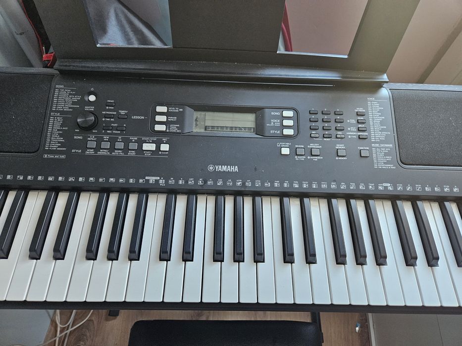 Keyboard Yamaha PSR E363 +stojak +krzesiełko +stojak na nuty