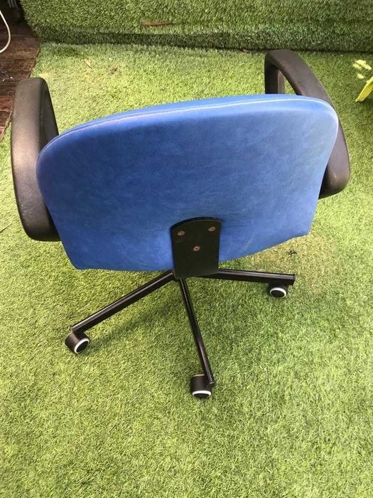 Cadeira Penteadora de cabeleireiro azul