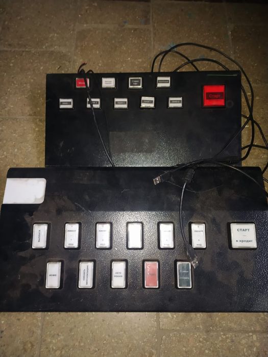 Консоли игровые, черные