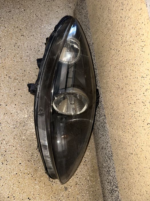 Farol direito seat leon e grelha frontal
