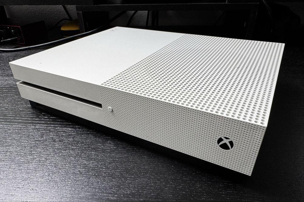 Konsola Xbox One S, Dwa pady, 4 gry