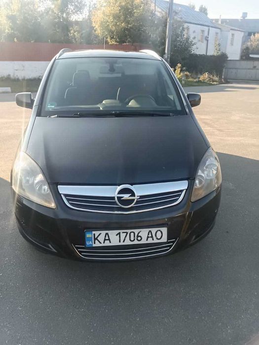 Opel Zafira — 2012 рік