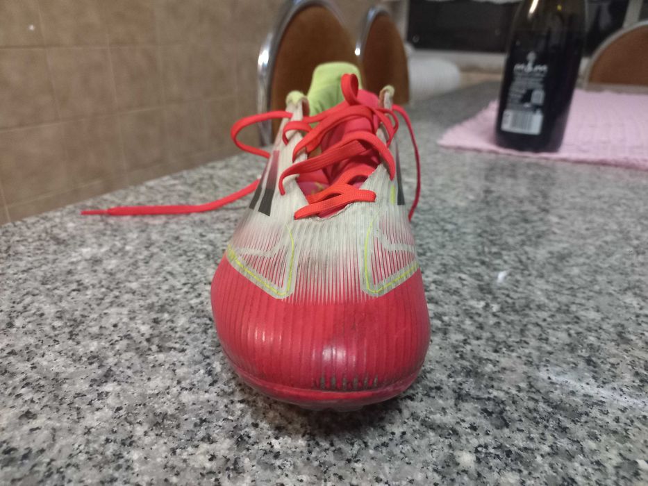 Chuteiras F50 em bom estado