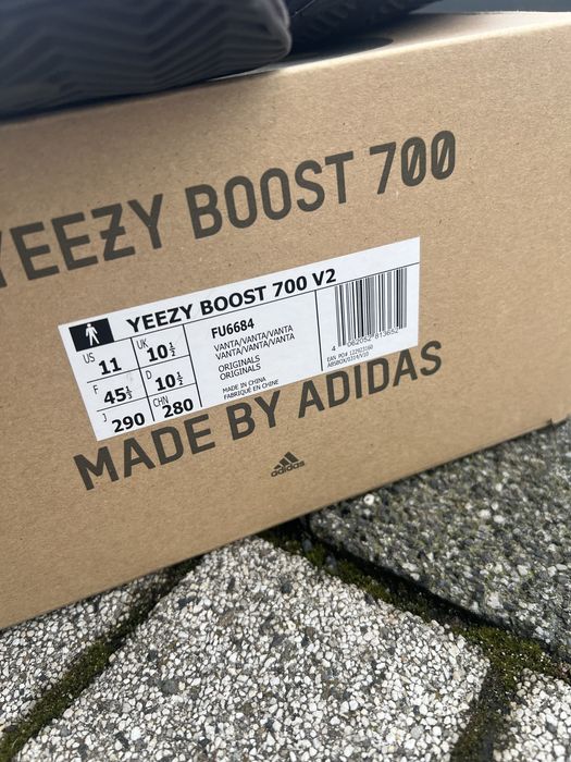 Adidas Yeezy Boost 700 V2 Vanta sneakersy niskie czarne 45 1/3