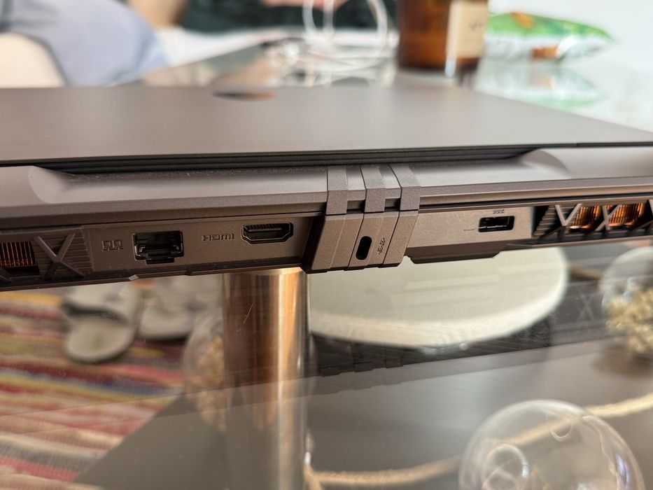 Laptop msi VECTOR16 hx ai