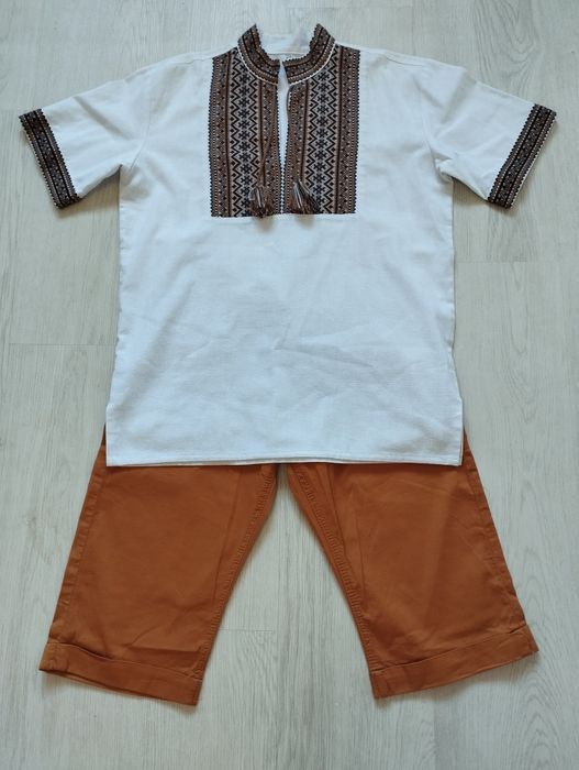 Вишиванка та шорти