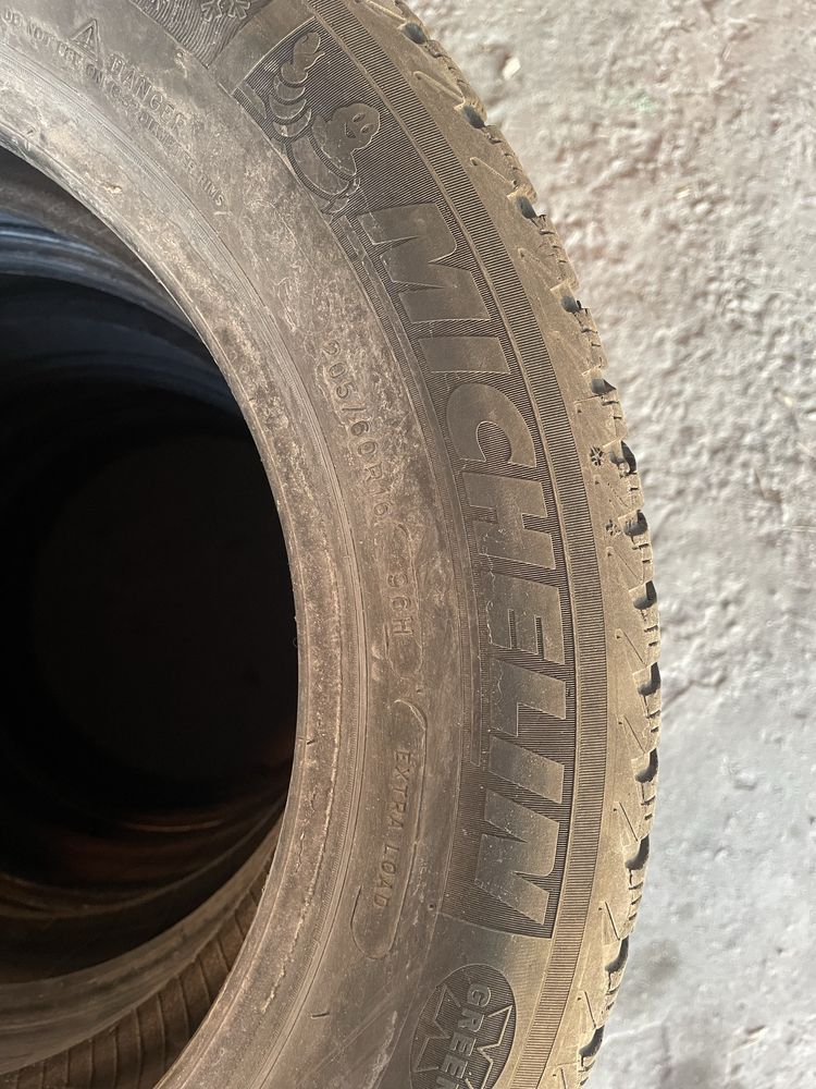 Купити Шини та диски зимові комплект (4 шт), 205/60 R16 9815311677 для Opel  Combo E