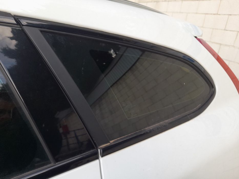 Vidro do painel trás esquerdo VOLVO V60 I Cross Country (157)