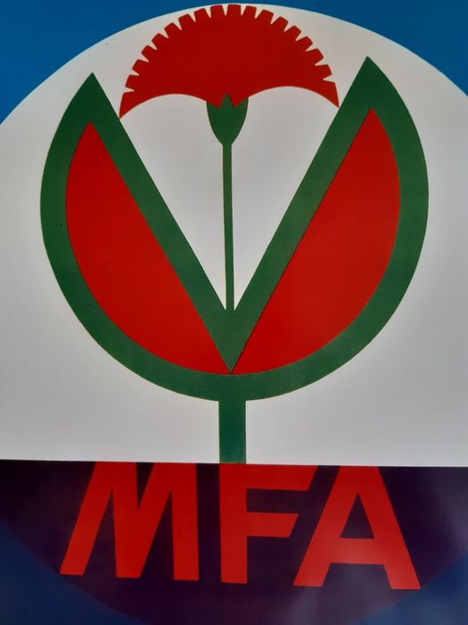Cartaz alusivo ao 25 de Abril-MFA Forças Armadas Raizes da Revolução