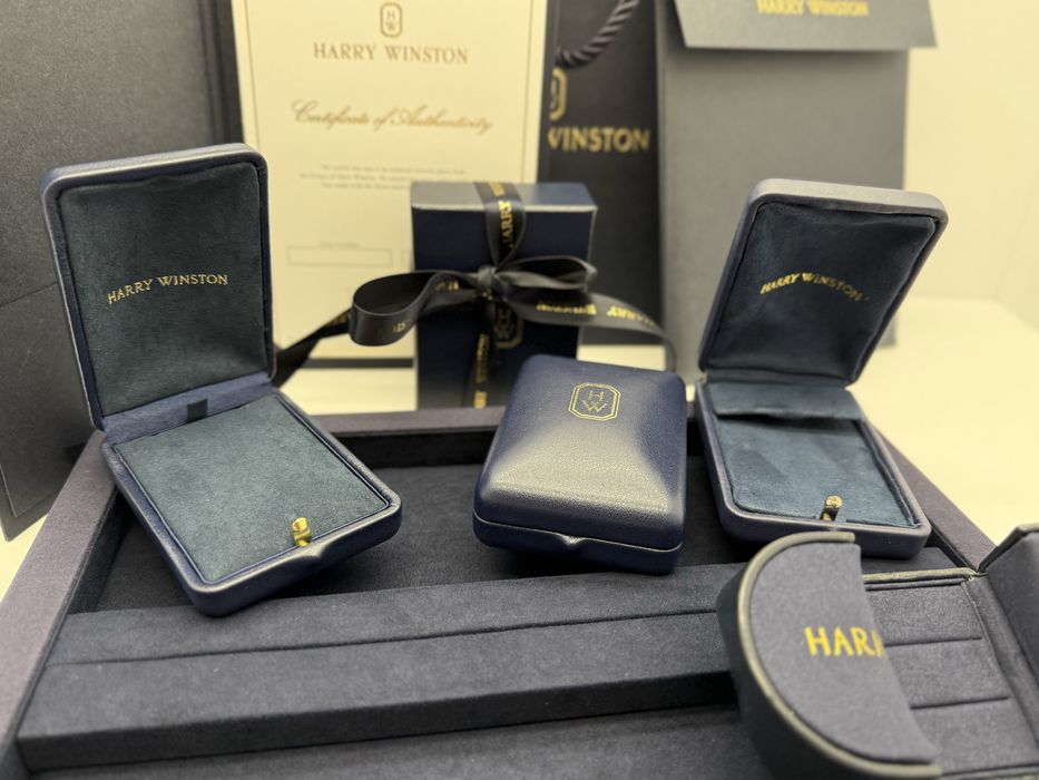 Коробка Harry Winston.Гаррі Вінстон.
