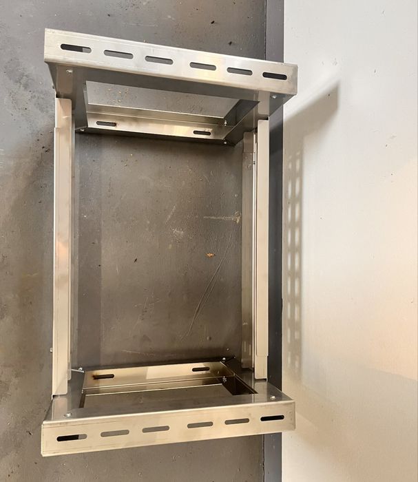 Regulowany stojak pod pompę ciepła ze stali nierdzewnej