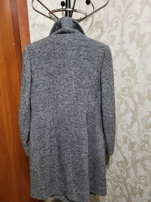 Продам сіре пальто на осінь