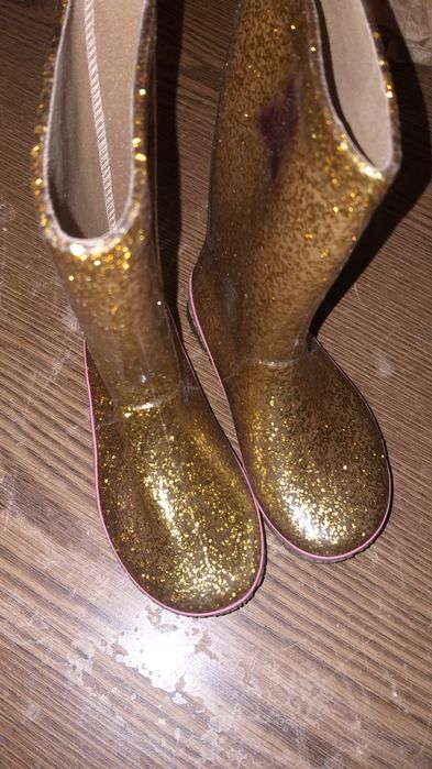 Продам детские резиновые сапожки б.у.