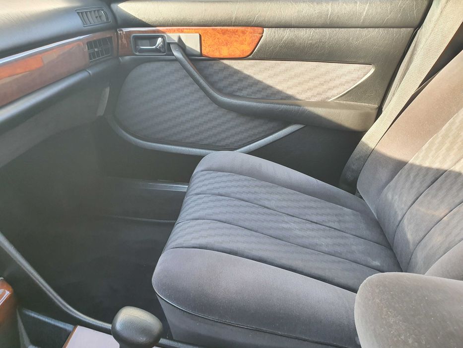 Mercedes w126 para peças (2)- interiores e chaparia em estado novo