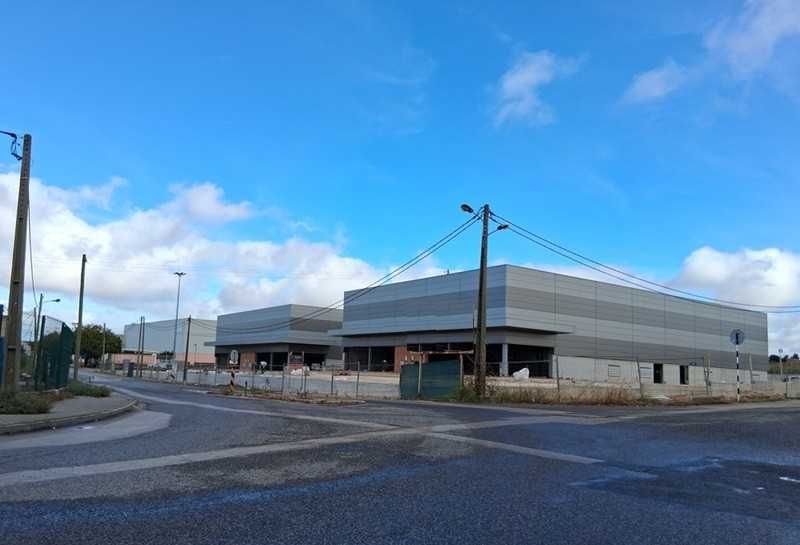 Lojas na zona comercial do Montijo