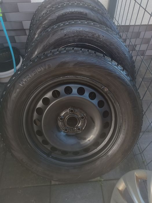 Felgi stalowe plus opony zimowe Nokian R17