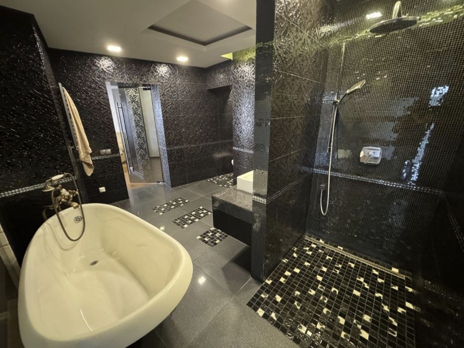 Дворівнева квартира 230 кв.м. Одна на поверху. Панорама парку Софіївка