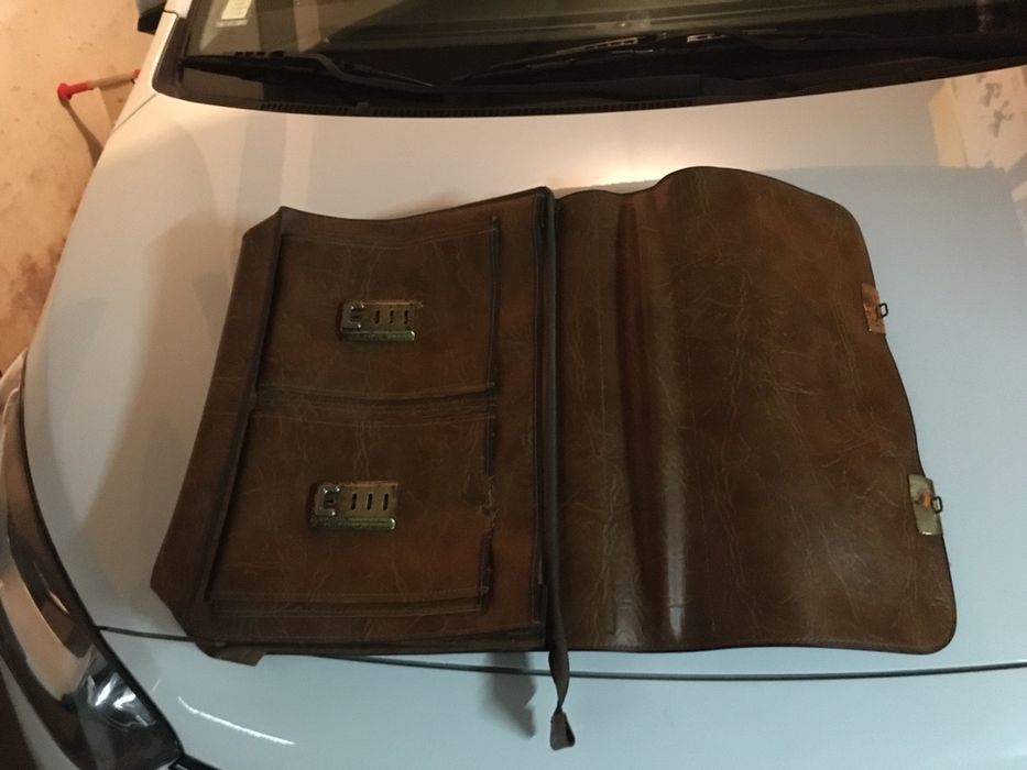 Pasta em pele vintage