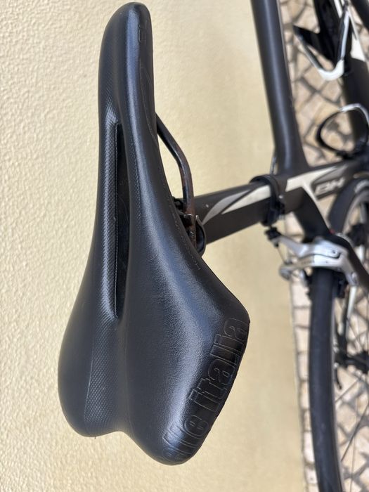 Bicicleta de estrada em carbono BH