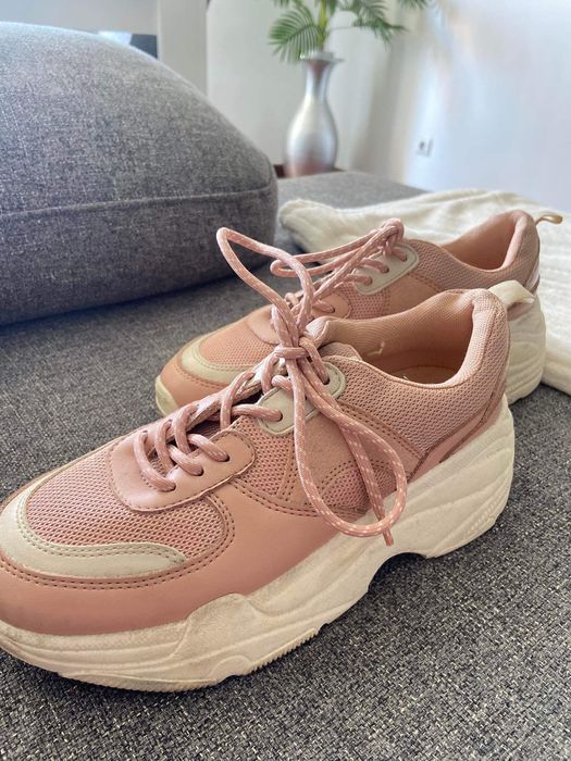 Sapatilha cor de rosa marca stradivarius tamanho 37