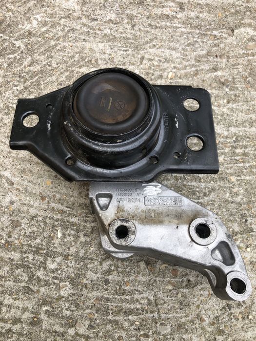 Подушка двигуна