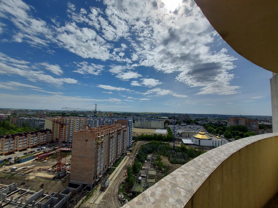 2 - кімнатна квартира. Погодинно. Подобово. ТРЦ " ЧАЙКА " Smart TV.