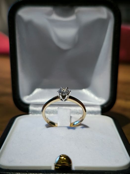 Pierścionek z diamentem brylantem 0.3 CT E VS1 certyfikat