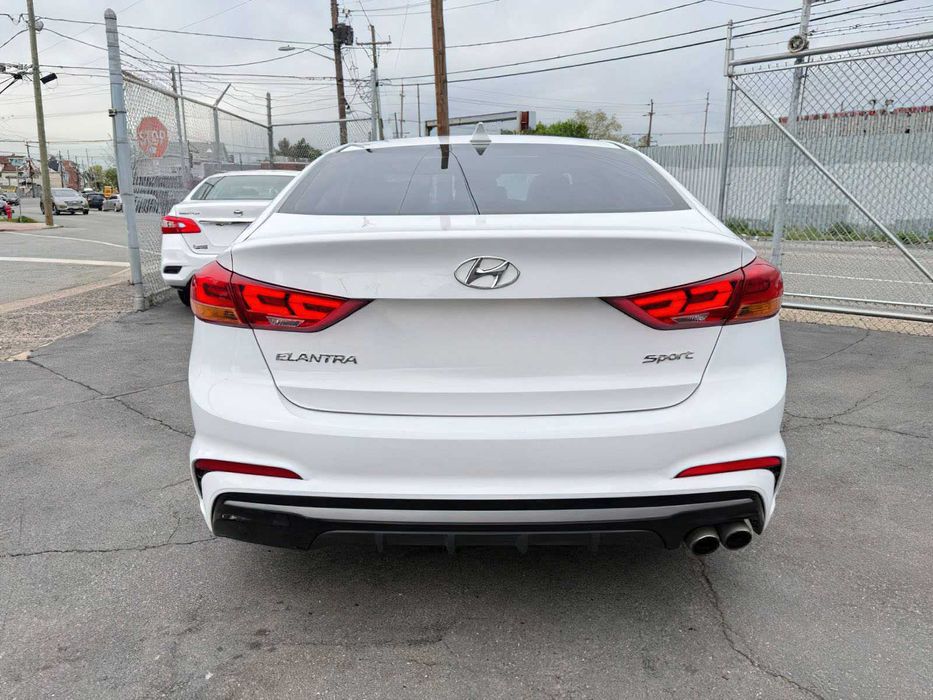Hyundai Elantra Sport      2017