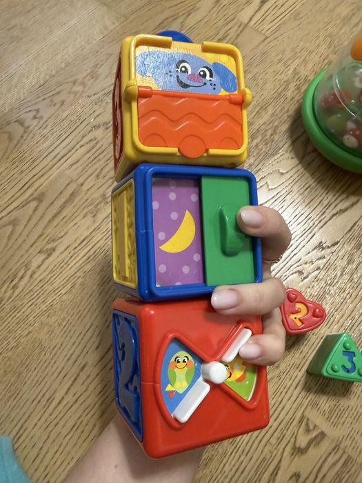 Набір іграшок горщик чарівний fisher price дзиґа chicco кубики