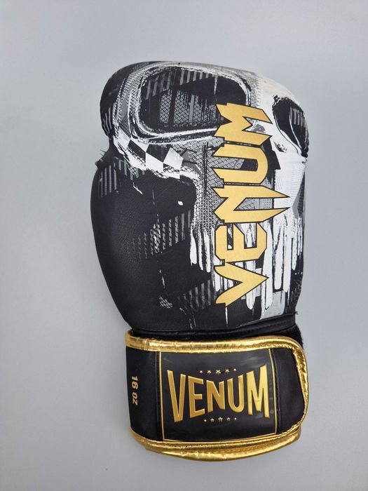 Rękawice Bokserskie VENUM SKULL 16OZ