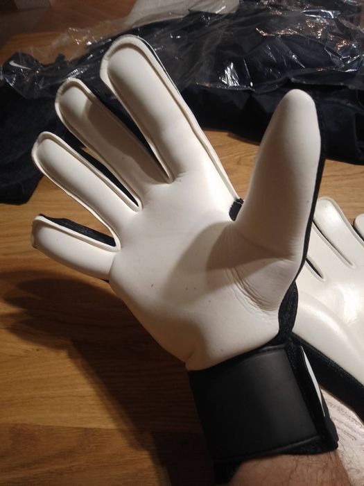 Nowe rękawice bramkarskie Nike r.11