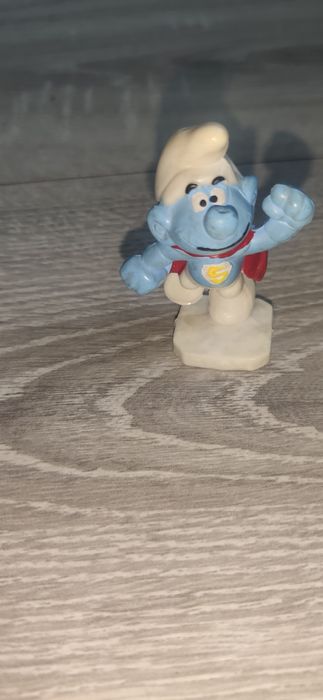 Figurka PRL stara gumowa figurka Smerf Superman