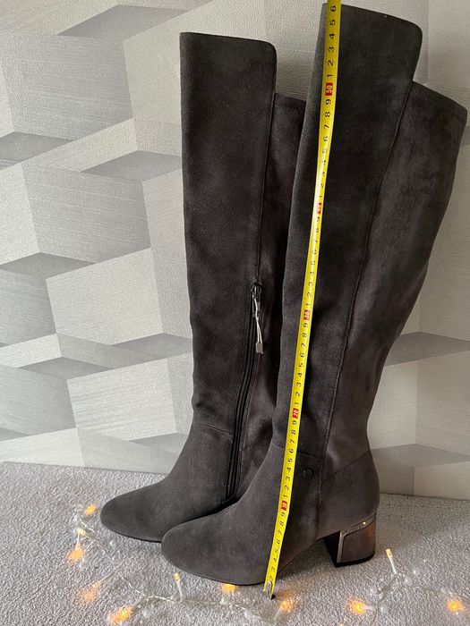 Сапоги DKNY розмір 37,5 (UK 4,5)