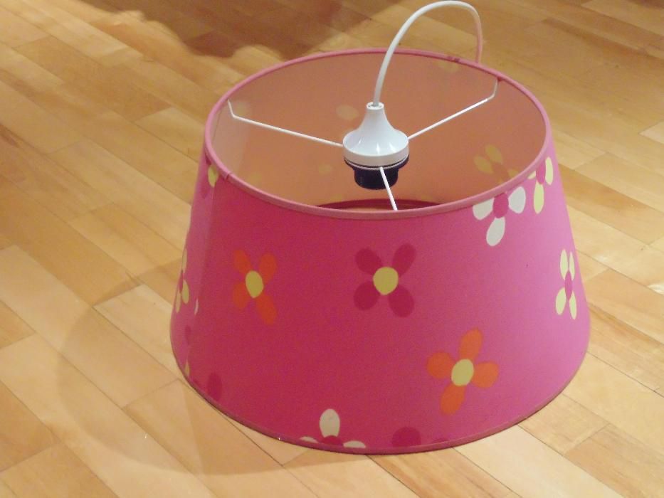 Candeeiros de  teto/parede e mesinhas cabeceiras