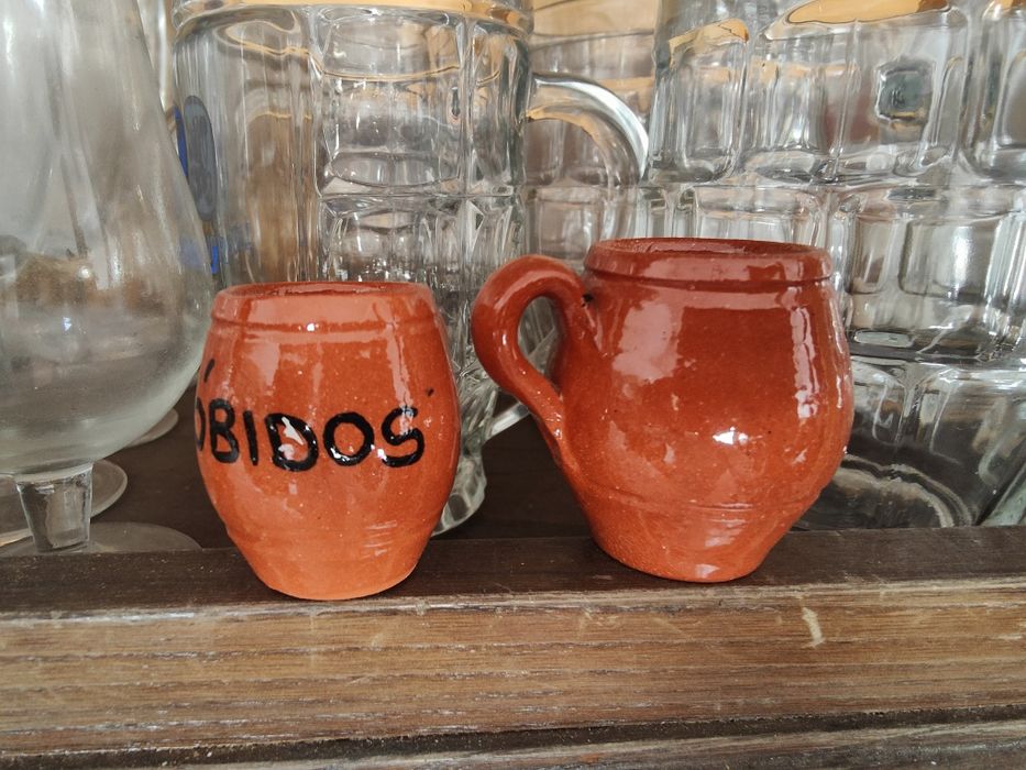 Conjunto de diversos copos