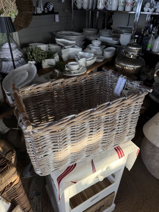 Ozdobny kosz pleciony