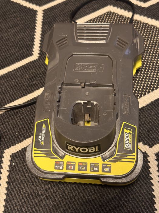 Super szybka ładowarka ryobi 5A