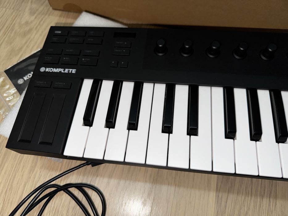 Native Instruments Komplete Kontrol M32