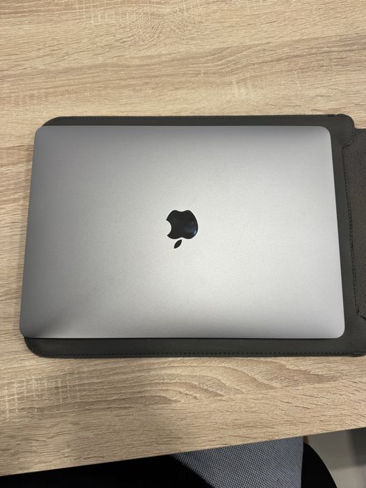 MacBook Pro com processador Intel Core i5 quad-core a 1,4GHz.